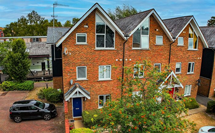 3 Bedroom Apartment For Sale In Fourdrinier Way, Hemel Hempstead, HP3