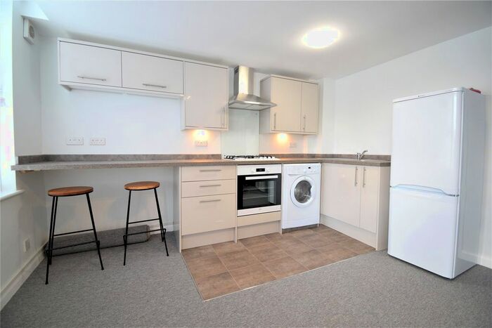 1 Bedroom Flat To Rent In Bywater Court, - Southampton Street, Farnborough, Hampshire, GU14