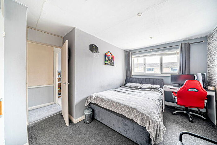 3 Bedroom Terraced House For Sale In Alliston Way, Whitchurch, RG28