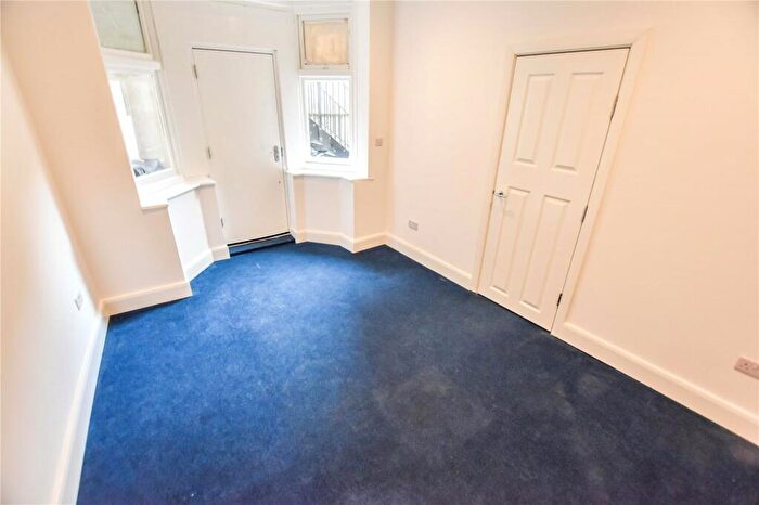 2 Bedroom Apartment To Rent In Cranleigh Close, South Croydon, CR2
