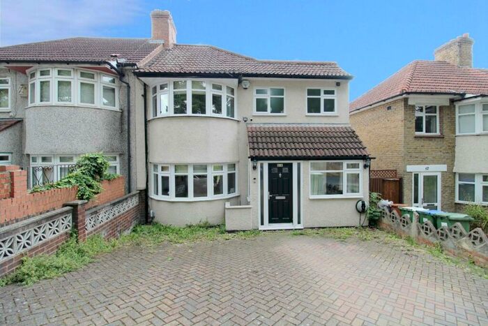 4 Bedroom Semi-Detached House To Rent In Lodge Hill, Welling, DA16