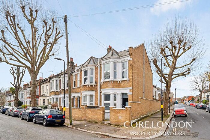 3 Bedroom Maisonette For Sale In Newton Avenue, London, W3