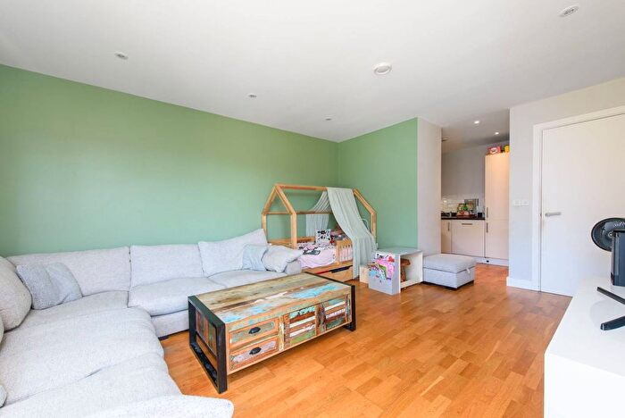 1 Bedroom Flat For Sale In Zenith Close, Colindale, London, NW9