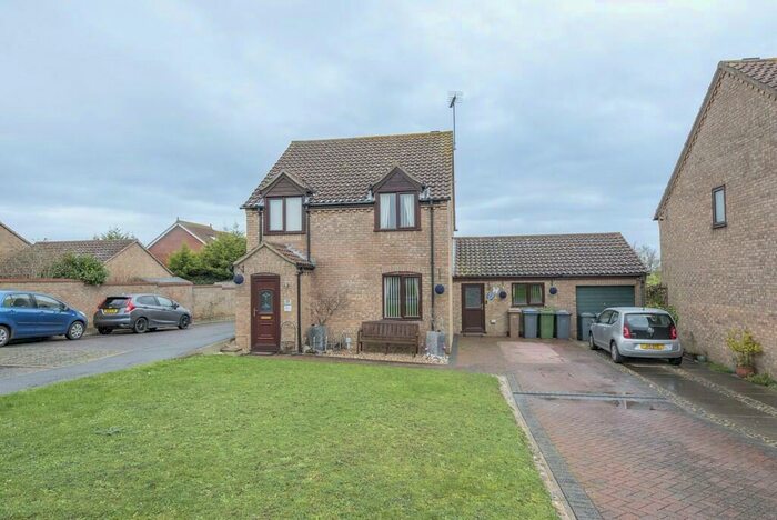 4 Bedroom Link Detached House For Sale In Meadowlands Close, Yoxford, IP17