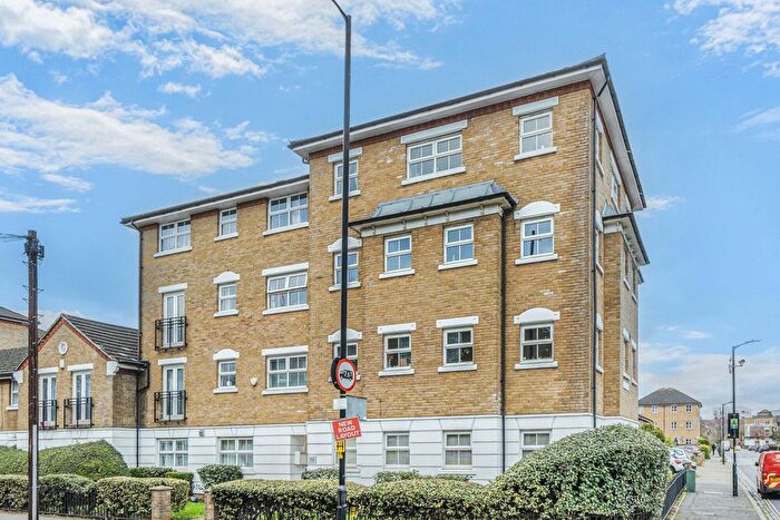 2 Bedroom Flat For Sale In Commercial Way, Peckham, London, SE15