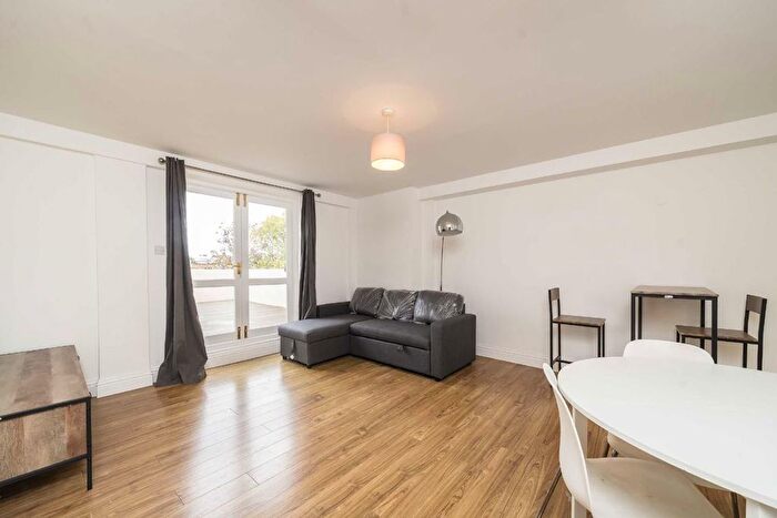1 Bedroom Flat To Rent In Queenstown Road, Battersea, SW8