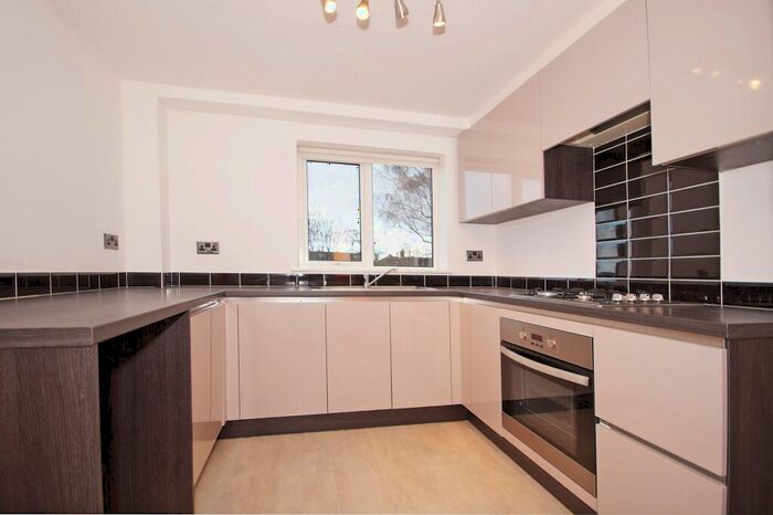 3 Bedroom Semi-Detached House To Rent In Hookstone Close, Harrogate, HG2