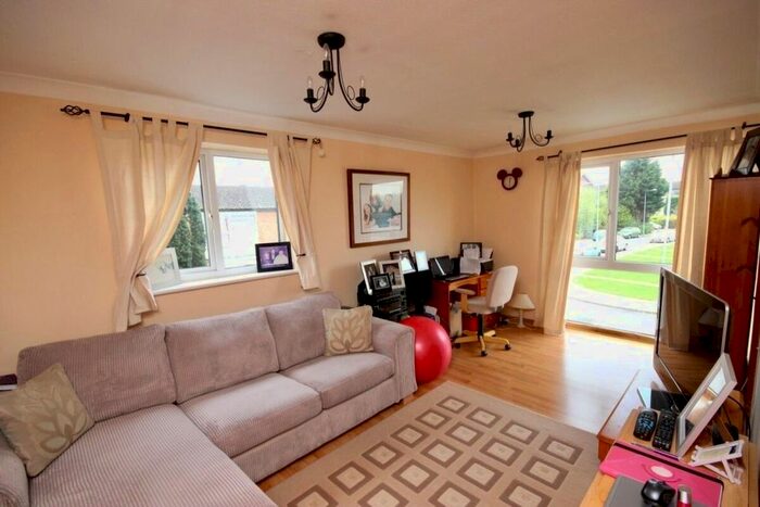1 Bedroom Flat To Rent In St. Peters Close, Ilford IG2
