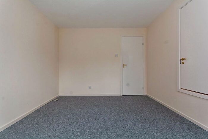 2 Bedroom Detached House For Sale In Raddlebarn Farm Drive, Selly Oak, Birmingham, B29