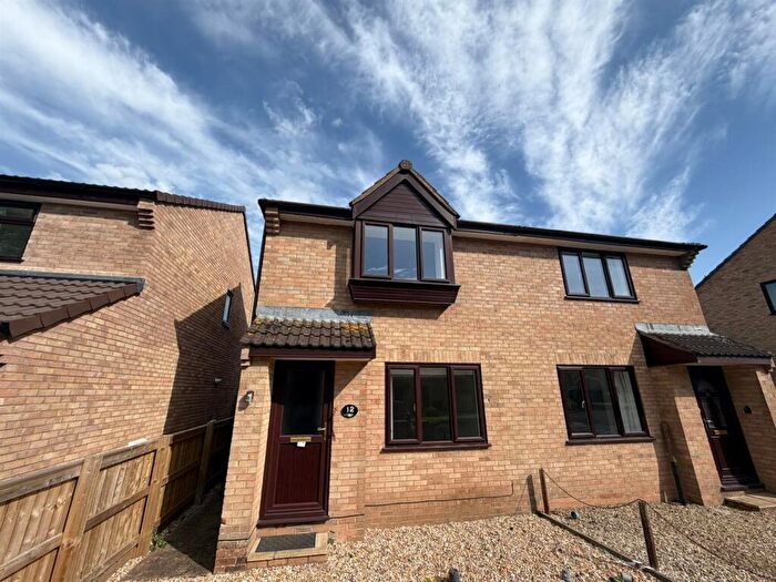 2 Bedroom House To Rent In Kabale Close, Tiverton, EX16