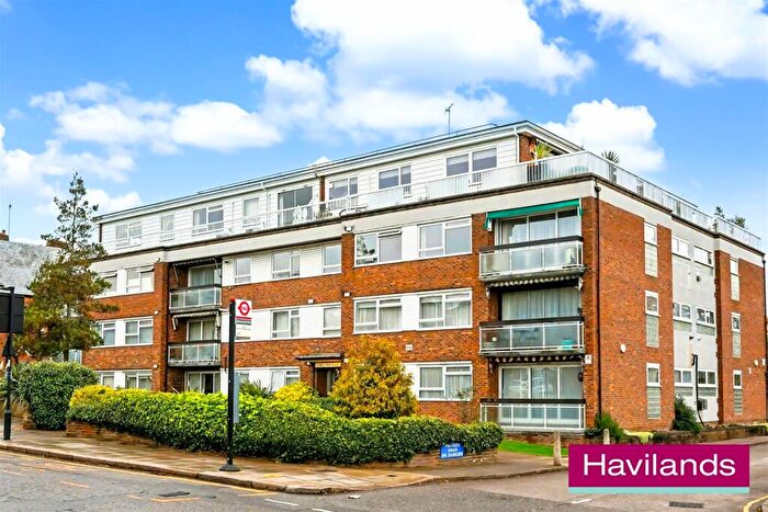 2 Bedroom Flat For Sale In Church Hill, London, N21