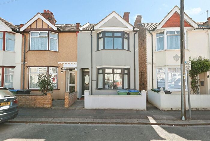 3 Bedroom Terraced House For Sale In Princes Avenue, Watford, WD18