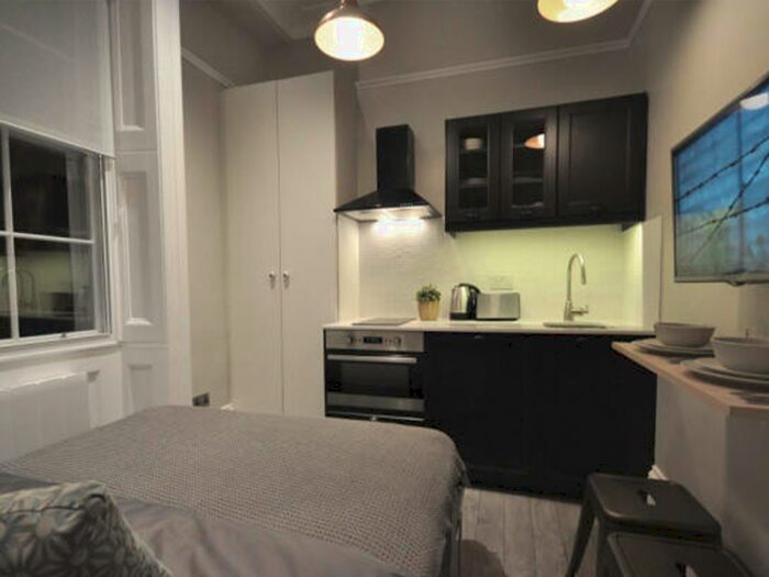 3 Bedroom Detached Villa To Rent In Bradford Road, Wakefield, West Yorkshire, WF1