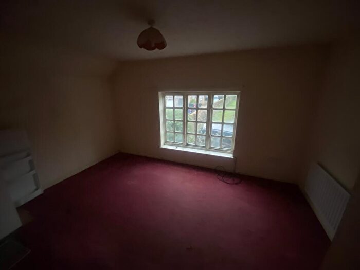 1 Bedroom Flat For Sale In Hinds Head, High Street, Lambourn, Hungerford, Berkshire, RG17