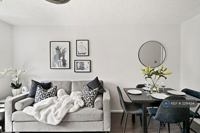 1 Bedroom Flat To Rent In Walton Lodge, London, E18