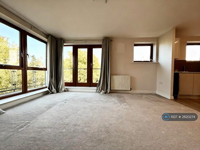 2 Bedroom Flat To Rent In Finlay Court, Crawley, RH10