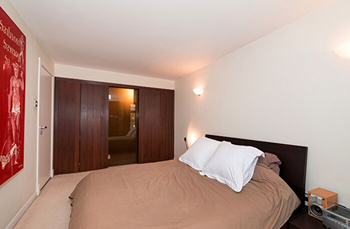 2 Bedroom Flat For Sale In Sanctuary Court, Reardon Path, London, E1W