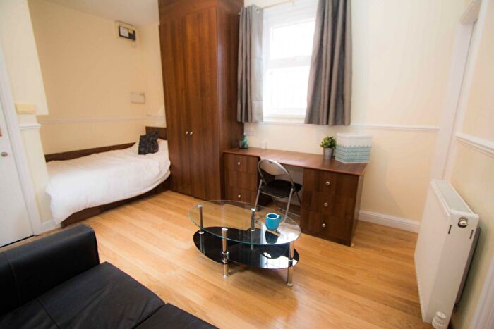 1 Bedroom Terraced House To Rent In Brudenell Road, Leeds, LS6