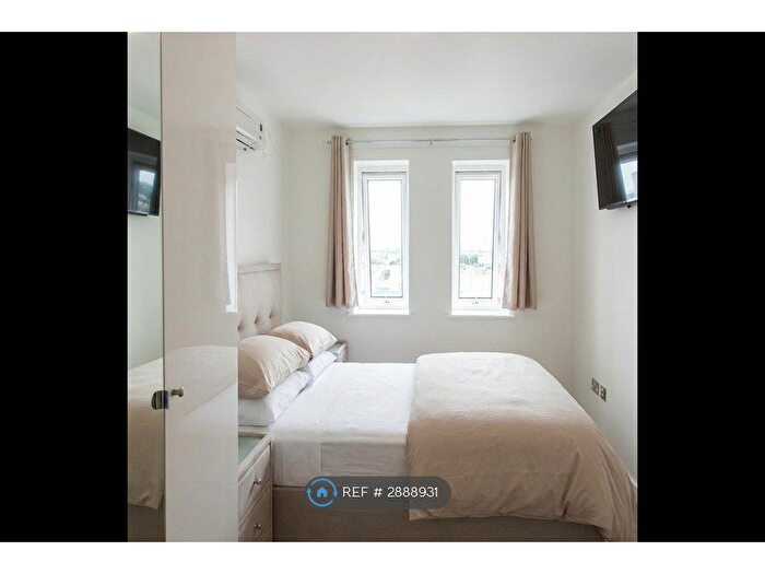 2 Bedroom Flat To Rent In Central House, London, E15