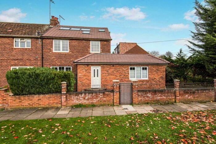 4 Bedroom End Of Terrace House To Rent In Buckingham Road, Richmond, TW10