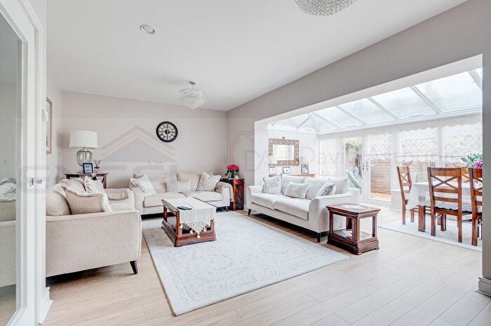 5 Bedroom Town House To Rent In Kinsale Close, Mill Hill East, London, NW7