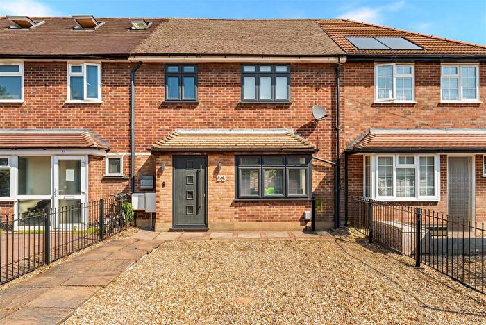 3 Bedroom Terraced House For Sale In Greenwood Avenue, Cheshunt, Waltham Cross, EN7
