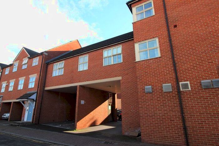 2 Bedroom Flat To Rent In Bedroom First Floor Flat To Rent, Cricklade Road, Gorse Hill, SN2