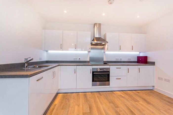2 Bedroom Flat To Rent In High Street, Sutton, SM1