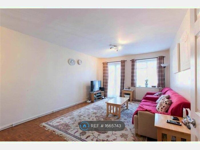 2 Bedroom Flat To Rent In St Peters Way, Ealing, W5