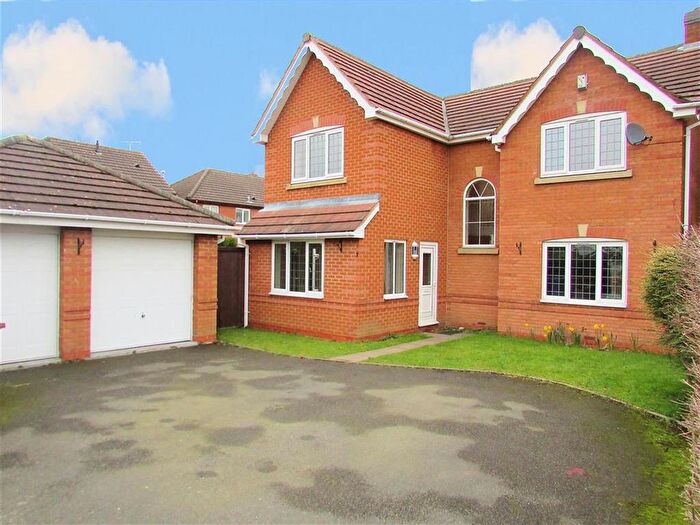 4 Bedroom Detached House To Rent In Mayfair Drive, Fazeley, Tamworth, Staffordshire, B78