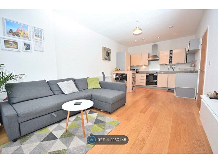 2 Bedroom Flat To Rent In Pulse Court, Romford, RM7