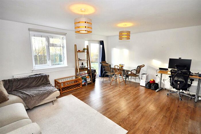 2 Bedroom Flat To Rent In Crown Way, Leamington Spa, CV32