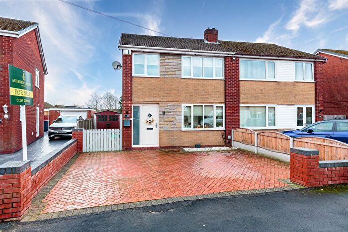 3 Bedroom Semi Detached House For Sale In Downham Road, Leyland, Preston, PR25