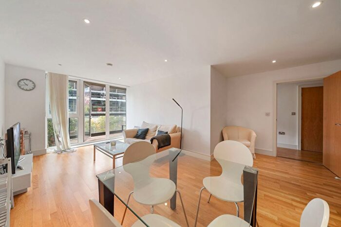 2 Bedroom Flat For Sale In Drayton Park, London, N5