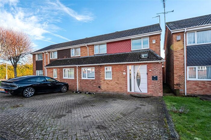 4 Bedroom Semi Detached House For Sale In Salters Way, Dunstable, LU6