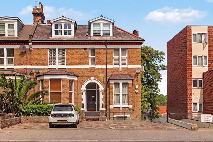 3 Bedroom Flat For Sale In Amhurst Park, London, N16
