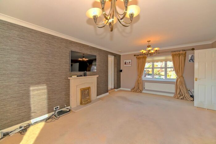 3 Bedroom Property To Rent In Redland Drive, Loughton, MK5