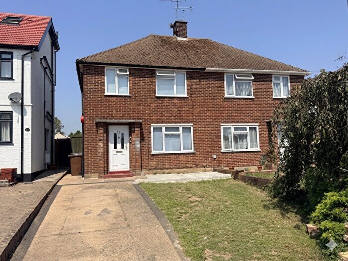3 Bedroom Semi Detached House For Sale In Cheriton Road, Gillingham, ME8
