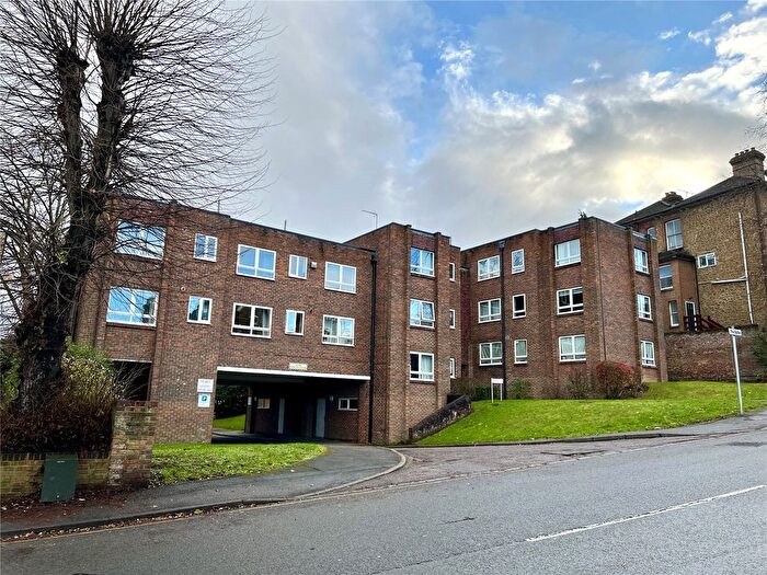 2 Bedroom Flat For Sale In Harvey Road, Guildford, Surrey, GU1