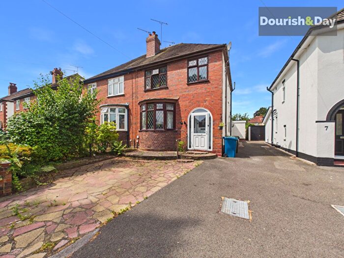 4 Bedroom Semi-detached House For Sale In Eastlands Grove, Stafford, ST17