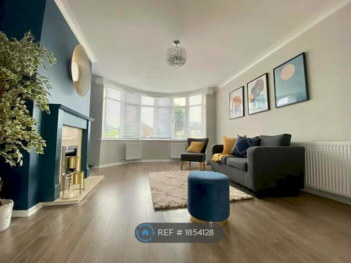 3 Bedroom Semi-Detached House To Rent In Carr Manor View, Leeds, LS17