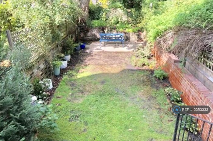 1 Bedroom Flat To Rent In Waterloo Terrace, London, N1