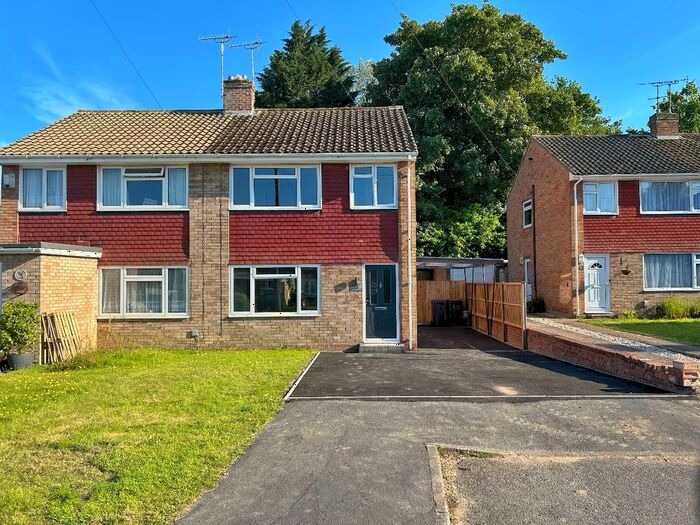 3 Bedroom Semi-Detached House To Rent In Okehampton Close, Kennington, Ashford, TN24