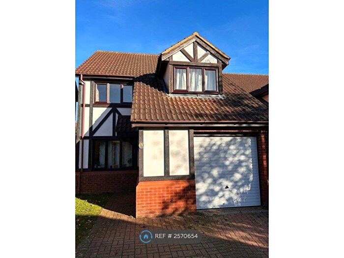 3 Bedroom Detached House To Rent In Paxton Crescent, Shenley Lodge, Milton Keynes, MK5