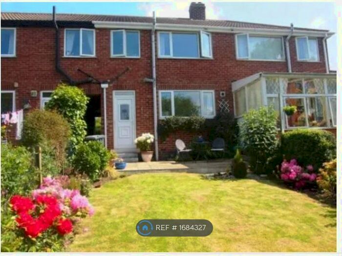 3 Bedroom Terraced House To Rent In Vesper Way, Leeds, LS5