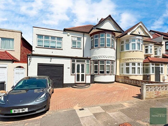 4 Bedroom End Of Terrace House For Sale In Stonehall Avenue, Ilford, IG1