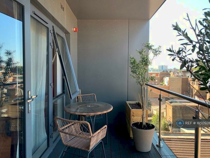 1 Bedroom Flat To Rent In Waleorde Road, London, SE17