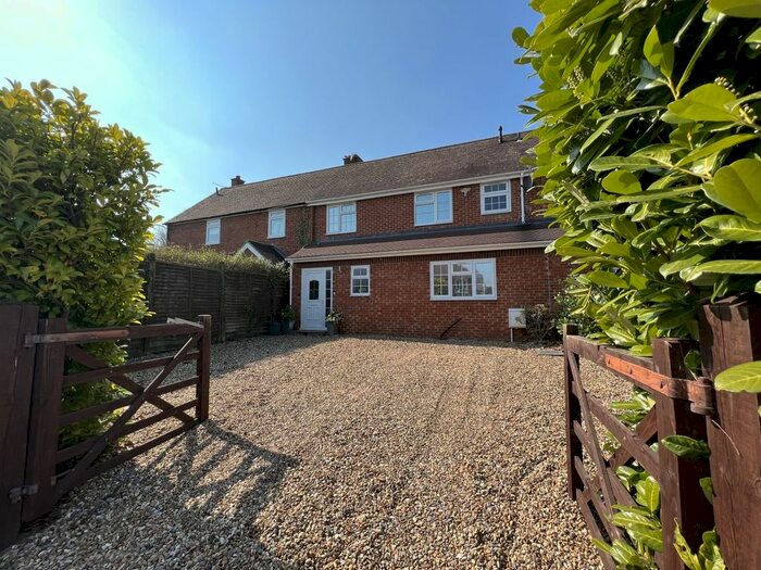 3 Bedroom Terraced House For Sale In Meadowlands, West Clandon, Guildford, GU4