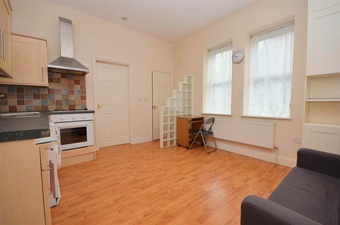 1 Bedroom Flat To Rent In Downs Road, Luton, LU1