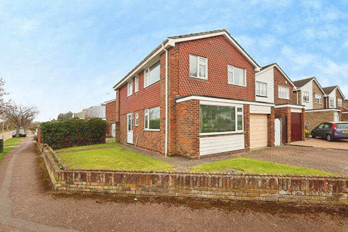 4 Bedroom Detached House For Sale In Barnstaple Road, Southend-On-Sea, SS1